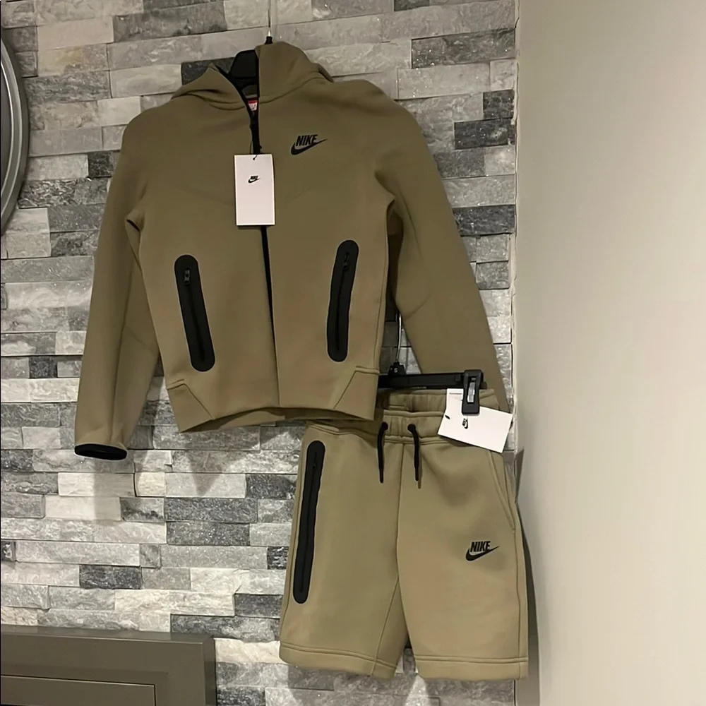 !!New Arrival!! Nike tech kid's set